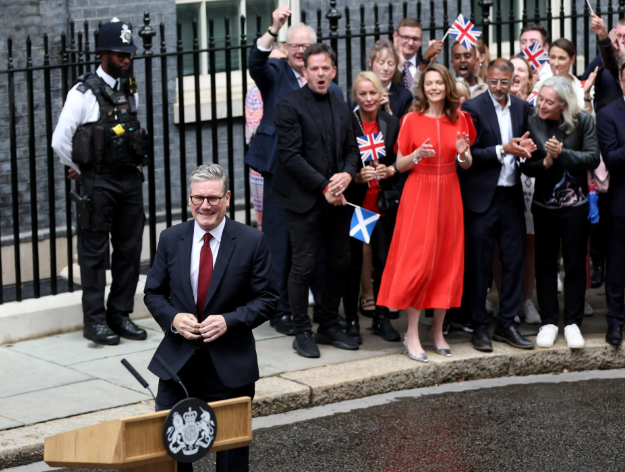 英国首相拒绝辞职 斯塔默表示将继续担任英国首相 英国首相拒绝辞职 斯塔默表示将继续担任英国首相