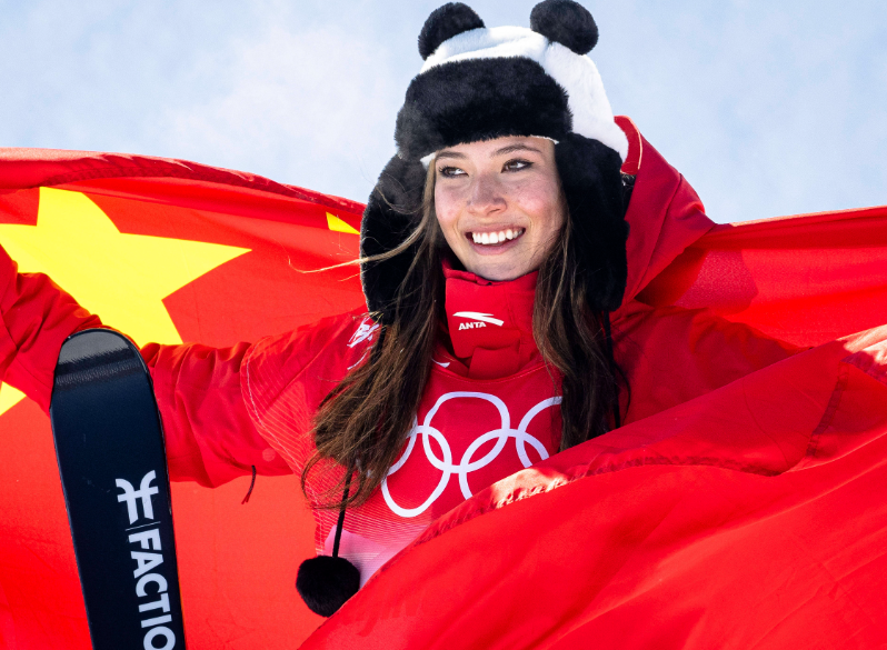 谷爱凌说决赛拿出了自己最佳表现,为中国代表团夺下米兰冬奥首银 谷爱凌说决赛拿出了自己最佳表现,为中国代表团夺下米兰冬奥首银