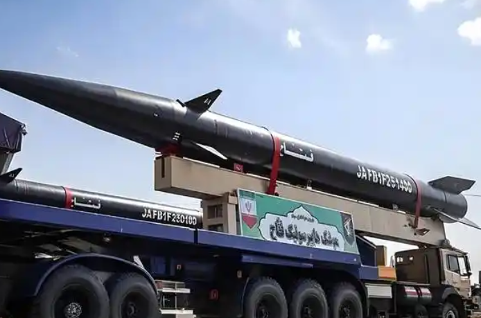 特朗普称伊朗不会拥有核武器或导弹 若美伊谈判失败考虑派第二艘航母前往中东