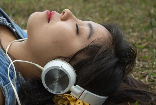 常戴耳机应遵循三个“60”原则 常戴耳机如何保护听力 常戴耳机应遵循三个“60”原则 常戴耳机如何保护听力