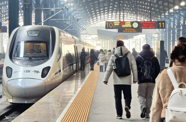 外国人也赶春运 ChinaTravel说走就走 越来越多外国友人参与中国春运 外国人也赶春运 ChinaTravel说走就走 越来越多外国友人参与中国春运