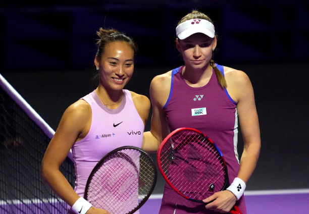 郑钦文不敌莱巴金娜止步多哈站16强!郑钦文惜败莱巴金娜仍获赞! 郑钦文不敌莱巴金娜止步多哈站16强!郑钦文惜败莱巴金娜仍获赞!