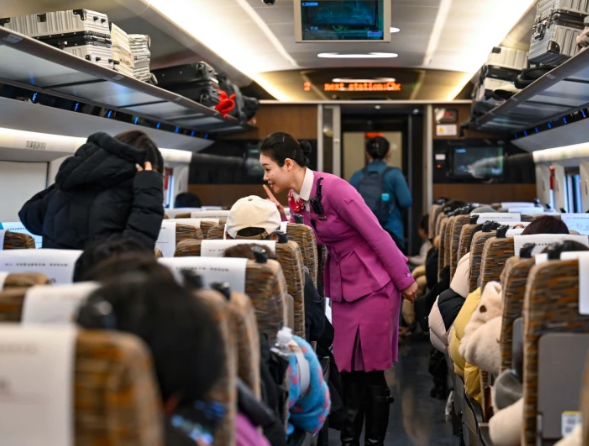 外国人也赶春运 ChinaTravel说走就走 越来越多外国友人参与中国春运 外国人也赶春运 ChinaTravel说走就走 越来越多外国友人参与中国春运