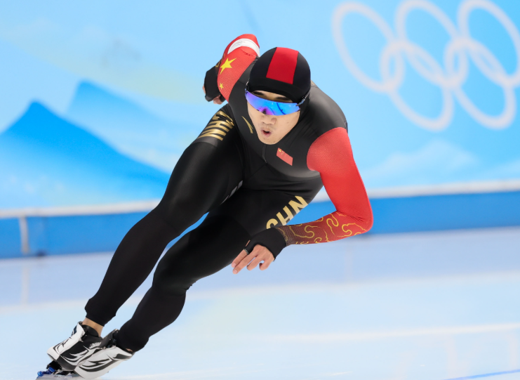 中国运动员面带鲜血冲过终点线,双人雪橇中国队表现惊艳 中国运动员面带鲜血冲过终点线,双人雪橇中国队表现惊艳