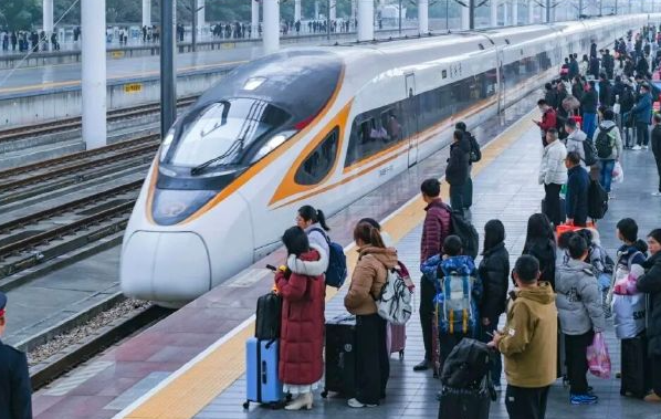 外国人也赶春运 ChinaTravel说走就走 越来越多外国友人参与中国春运 外国人也赶春运 ChinaTravel说走就走 越来越多外国友人参与中国春运