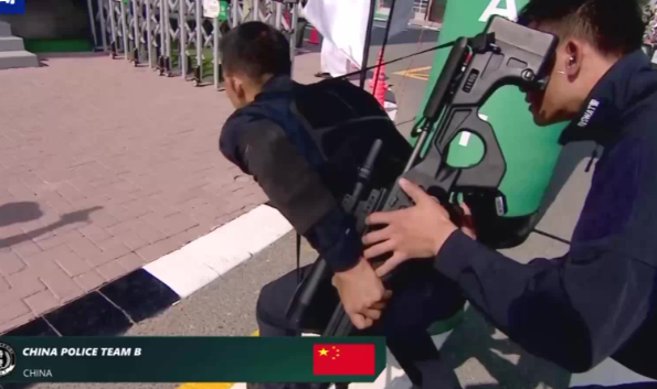 中国女子特警队实力碾压美国男队 第七届阿联酋特警挑战赛进入第三个比赛日
