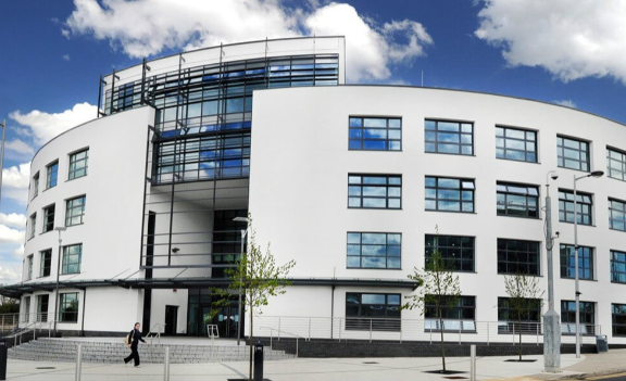 布鲁内尔大学留学专业推荐2026 布鲁内尔大学校园环境对中国留学生友好吗