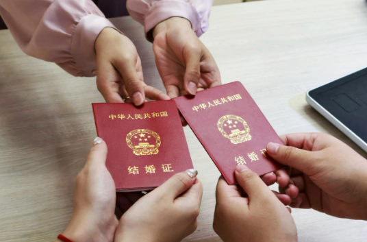 多地2月14日结婚登记已约满 2026年情人节结婚登记预约十分火爆