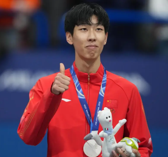 孙龙短道速滑1000米夺银牌 孙龙为中国短道速滑队夺得米兰冬奥会首枚奖牌