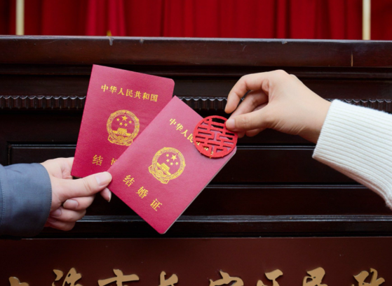 多地2月14日结婚登记已约满 2026年情人节结婚登记预约十分火爆
