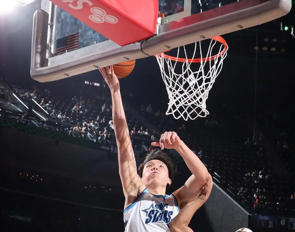 杨瀚森NBA全明星新秀赛10分2板 杨瀚森成新秀赛首个得分上双球员 杨瀚森NBA全明星新秀赛10分2板 杨瀚森成新秀赛首个得分上双球员