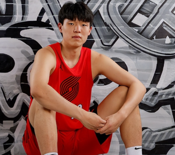 杨瀚森NBA全明星新秀赛10分2板 杨瀚森成新秀赛首个得分上双球员 杨瀚森NBA全明星新秀赛10分2板 杨瀚森成新秀赛首个得分上双球员