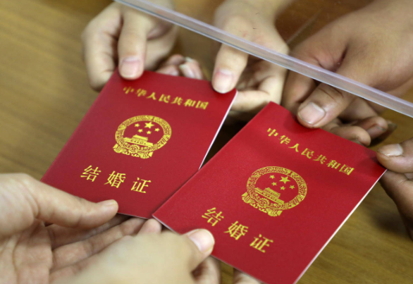 情人节领证排长队有人昨晚8点就到了 多地民政局迎来情人节结婚登记高峰