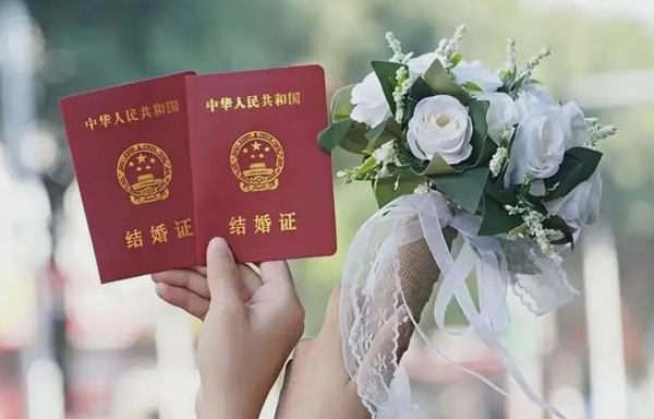 情人节领证排长队有人昨晚8点就到了 多地民政局迎来情人节结婚登记高峰