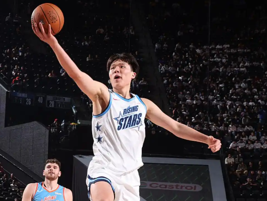 杨瀚森NBA全明星新秀赛10分2板 杨瀚森成新秀赛首个得分上双球员 杨瀚森NBA全明星新秀赛10分2板 杨瀚森成新秀赛首个得分上双球员