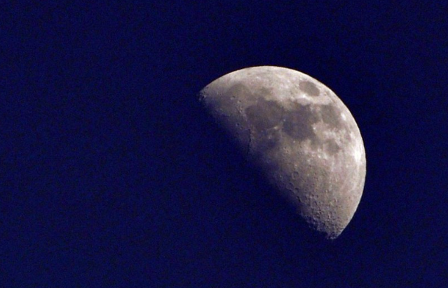 今年最大上弦月来了!24日夜空将迎来年度最大上弦月 今年最大上弦月来了!24日夜空将迎来年度最大上弦月