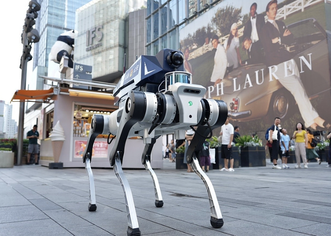 宇树科技新品刷屏！宇树发布新款四足机器人