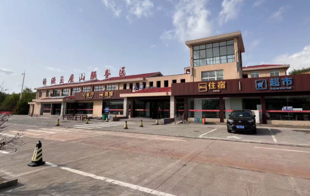 女子高速追车3公里！女子被家人遗忘在高速服务区狂追3公里