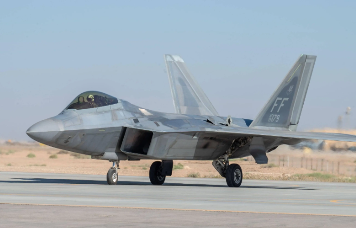 美军最大航母“福特”号正驶向以色列！美军11架F-22已部署以色列