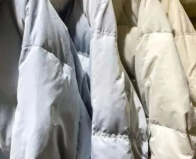 千万别这样洗羽绒服有人脸部被炸伤！羽绒服应该如何正确清洗？