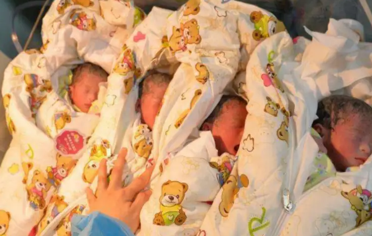 24岁女子成功诞下5胞胎 5胞胎六千万分之一概率的奇迹！