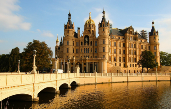 欧洲斯托克50指数跌1.71% 欧洲主要股指集体大幅低开 欧洲斯托克50指数跌1.71% 欧洲主要股指集体大幅低开