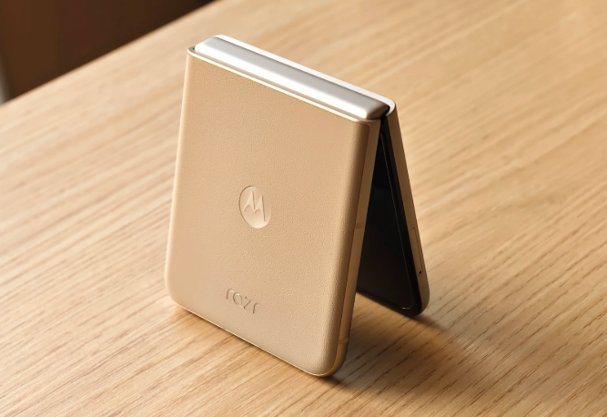 联想moto首款大折叠怎么样?2026联想折叠屏概念掌机亮相MWC2026