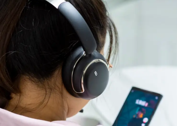 今天是第27个全国爱耳日 错误的耳机佩戴方式对听力影响有多大