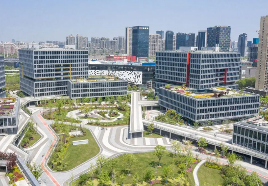 深圳南山成全国第三个“万亿城区” 2025年深圳南山区‌地区GDP达‌10102.38亿元‌