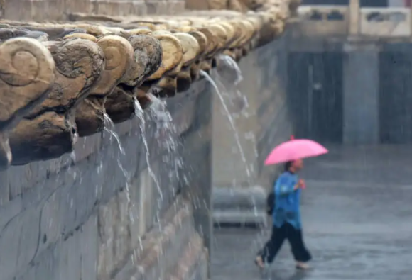 4日华南地区出现较强降雨部分区域出现大雾天气 今日国内45个路段因雾关闭收费站