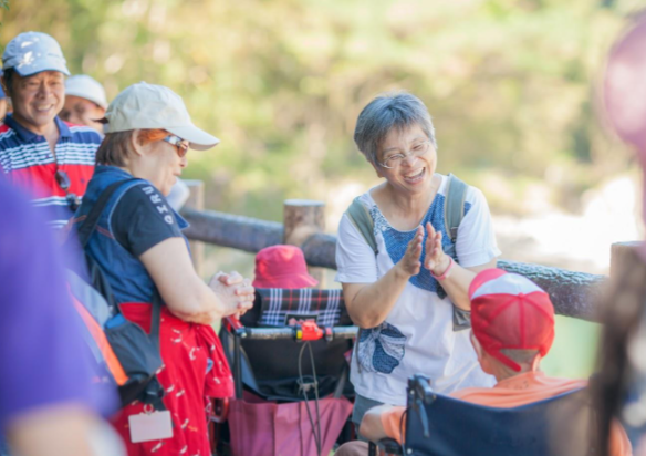 建议新增重阳节为法定假日 鼓励增加假期陪伴父母出游 建议新增重阳节为法定假日 鼓励增加假期陪伴父母出游
