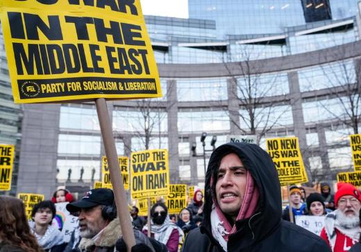 美国多地民众集会抗议对伊朗动武 美国民众要求特朗普政府停止对伊朗的战争行为