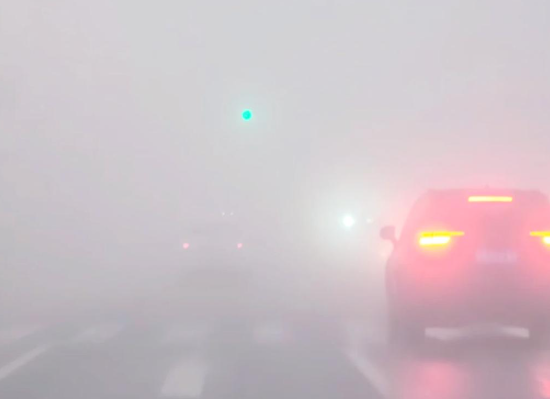 4日华南地区出现较强降雨部分区域出现大雾天气 今日国内45个路段因雾关闭收费站