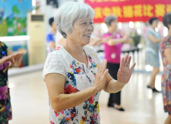 “十五五”时期人均预期寿命提到80岁 我国人均预期寿命提升面临哪些挑战