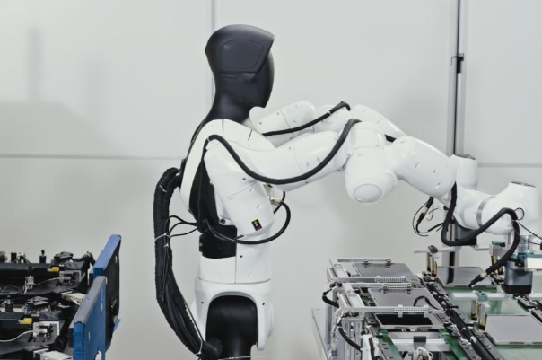 春晚机器人开起便利店 中国机器人产业向多元化场景渗透