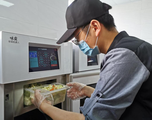 社区食堂引入2台6万元的炒菜机器人 炒菜机器人做的菜是否更健康