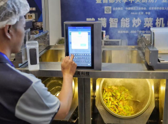 社区食堂引入2台6万元的炒菜机器人 炒菜机器人做的菜是否更健康