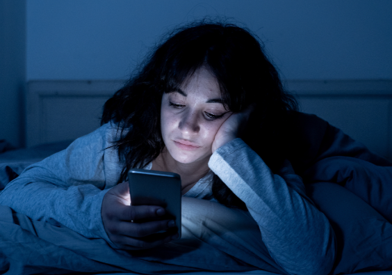 光熬夜不可怕又熬夜又夜宵更可怕 长期熬夜吃夜宵对身体有什么影响