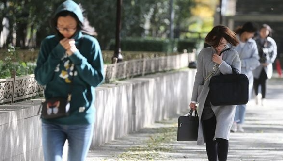 在北京穿了将近半年的羽绒服 北京多地气温仍在0℃左右徘徊
