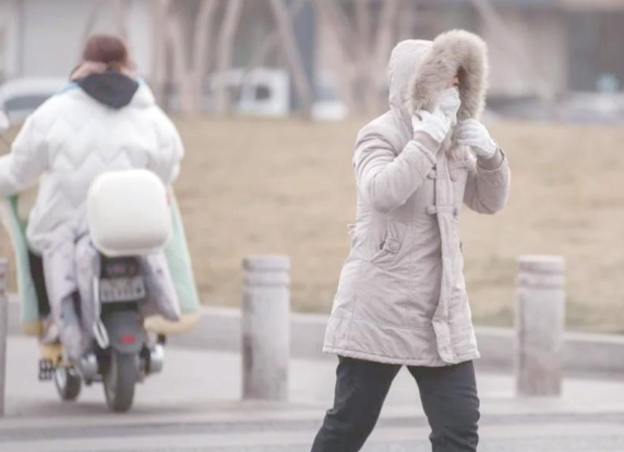 在北京穿了将近半年的羽绒服 北京多地气温仍在0℃左右徘徊