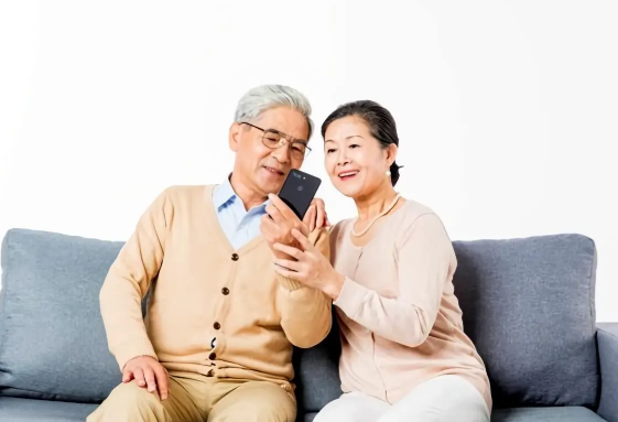 建议推出老年人防沉迷模式 老年沉迷刷手机平板对健康有哪些影响