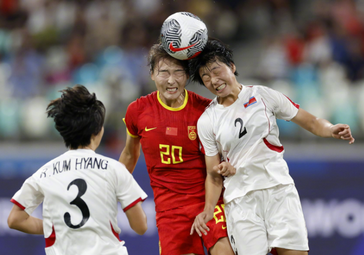 中国女足2-1力克朝鲜女足，中国女足三连胜晋级亚洲杯8强!