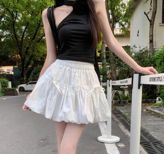 丝绒花苞裙配POLP衫 2026花苞裙怎么穿出甜辣风?