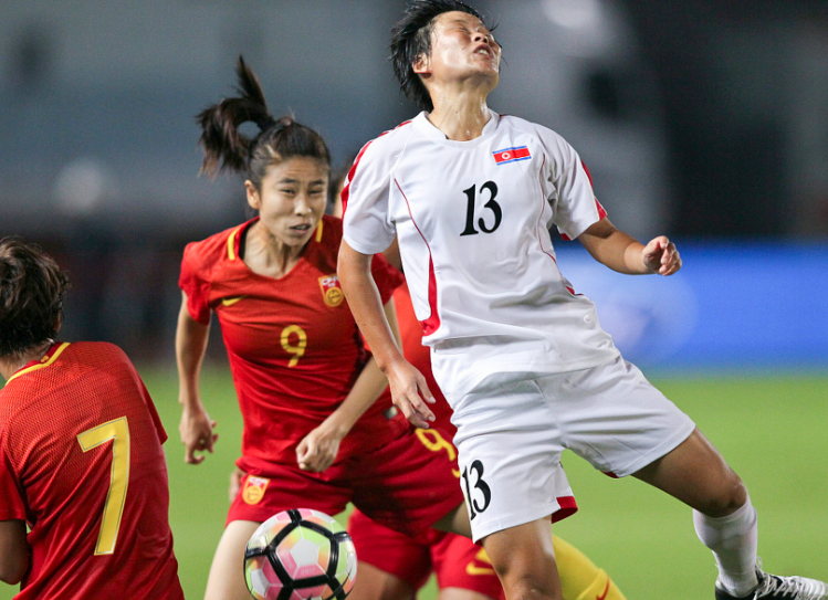 中国女足2-1力克朝鲜女足，中国女足三连胜晋级亚洲杯8强!
