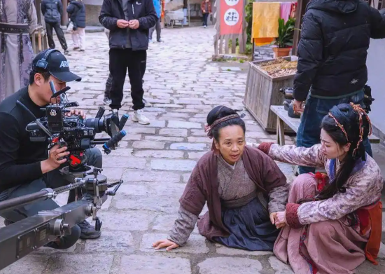 短剧中老年演员日薪达上千元 为何短剧行业优秀中老年演员资源紧缺