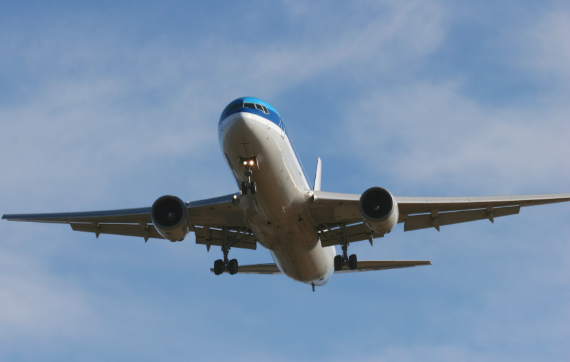 全球多家航空公司宣布涨价 国际航空燃油价格持续上涨