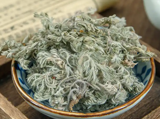 蒿草的功效与作用有哪些 蒿草与哪些药材搭配使用效果更好