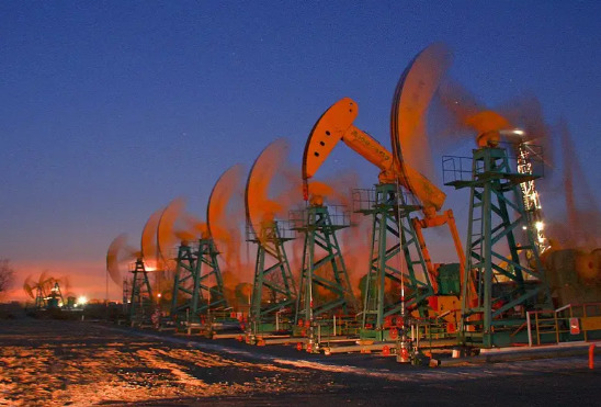 涨幅超9%!国际油价大幅上涨 伦敦布伦特原油期货收于每桶100.46美元