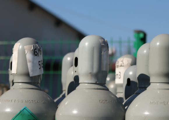 韩国芯片巨头急查氦气库存 韩国64%的氦气进口依赖卡塔尔