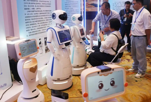 中国失能半失能老年人超过4000万人 发展养老机器人是当下迫切的需求